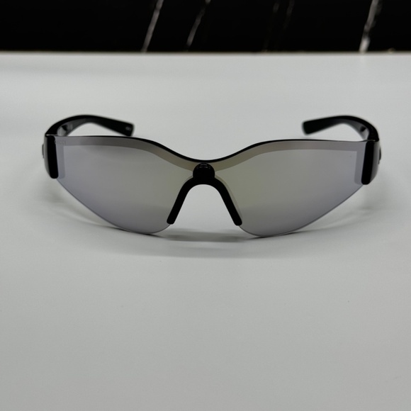 NEW GG1651S 004 GUCCI BLACK SILVER GEOMETRIC UNISEX GUCCI SUNGLASSES - Picture 3 of 12